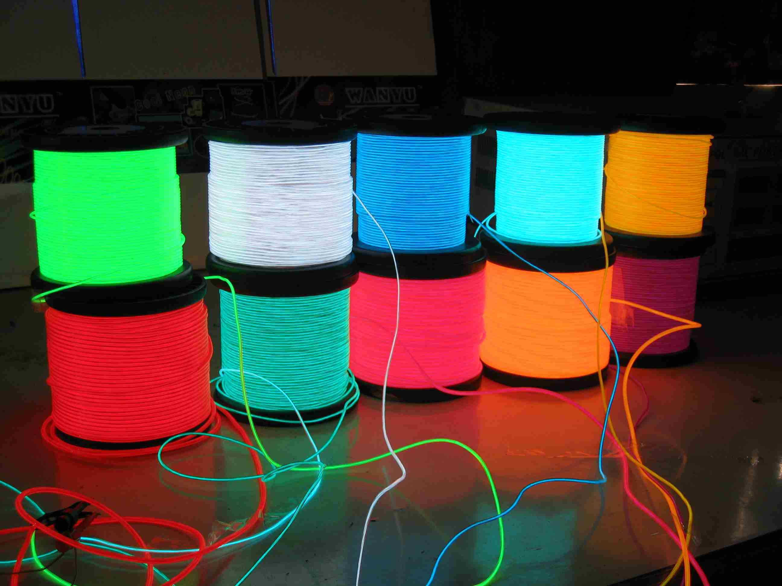 Svítící elektrický drát - kabel, 5m, barva růžová, 12V