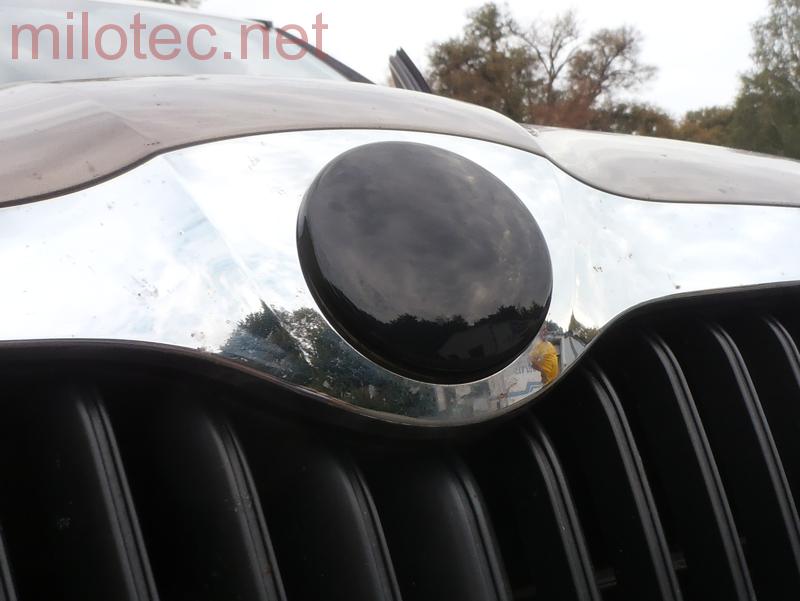 AKCE: Kryt emblému přední/zadní, černý lesklý "klavírlak" - Škoda Superb II.