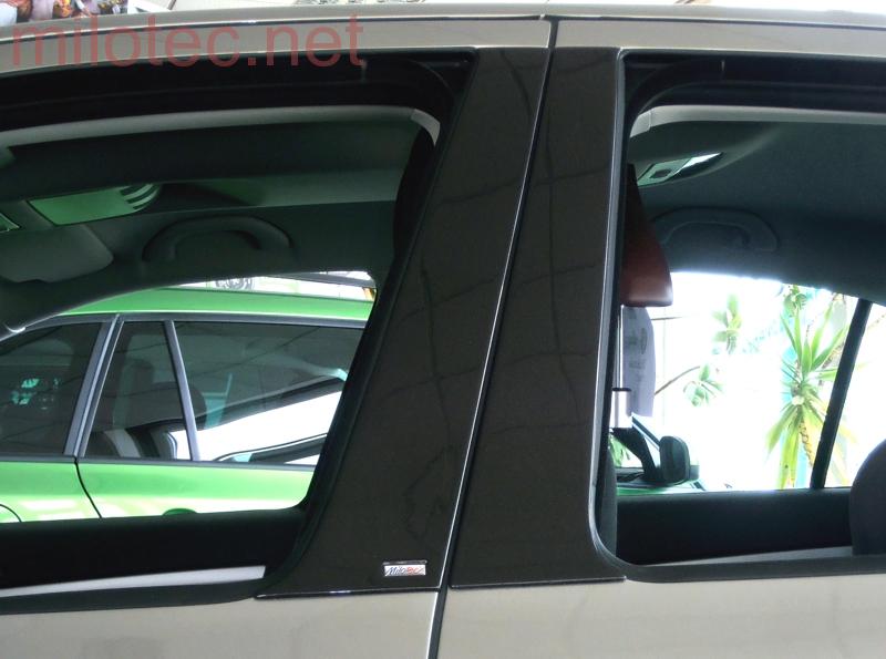 Kryty dveřních sloupků, černý lesklý "klavírlak" - Škoda Octavia II. Facelift Limousine