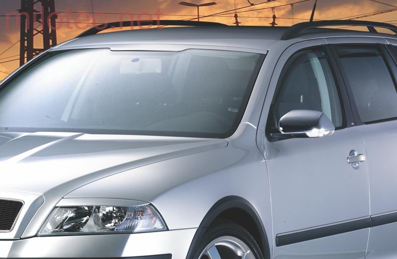 Clona předního okna, černý lesklý "klavírlak" - Škoda Octavia II.