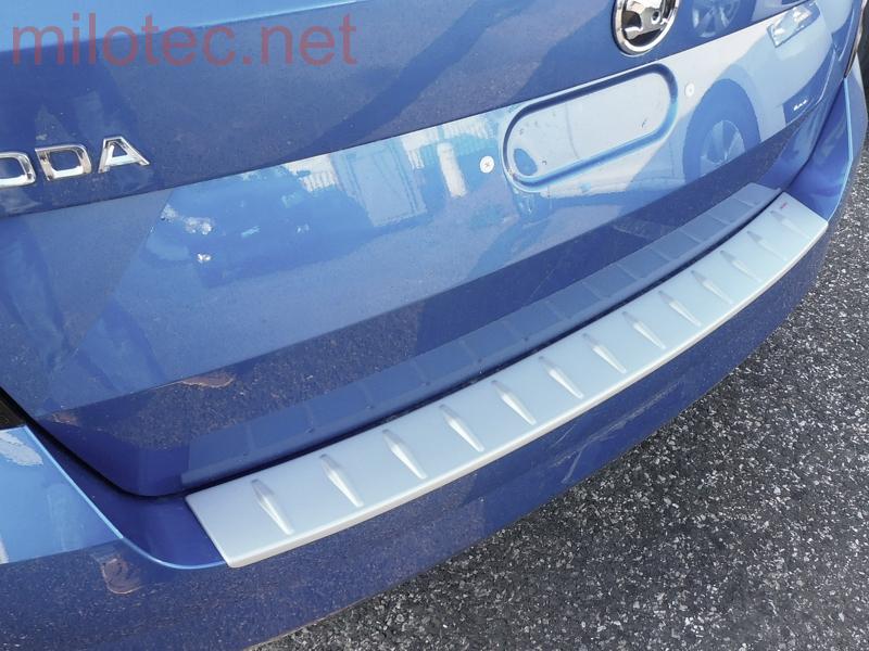 Práh pátých dveří s výstupky, stříbrný matný - Škoda Fabia III.
