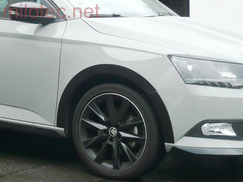 Lemy blatníků, černý lesklý "klavírlak" - Škoda Fabia III. Combi