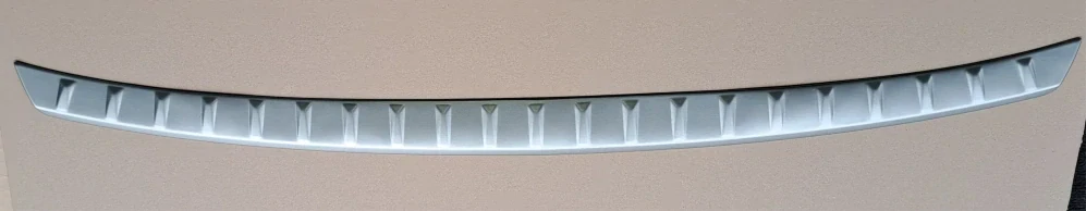 Práh pátých dveří s výstupky, Alu Brush - matný, Škoda Enyaq, od r.v. 2020