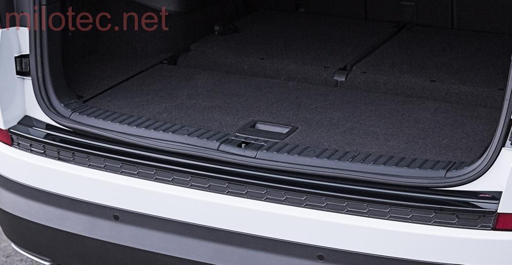 Práh pátých dveří s krátkou hranou, černý lesklý „klavírlak“ - Škoda Kodiaq