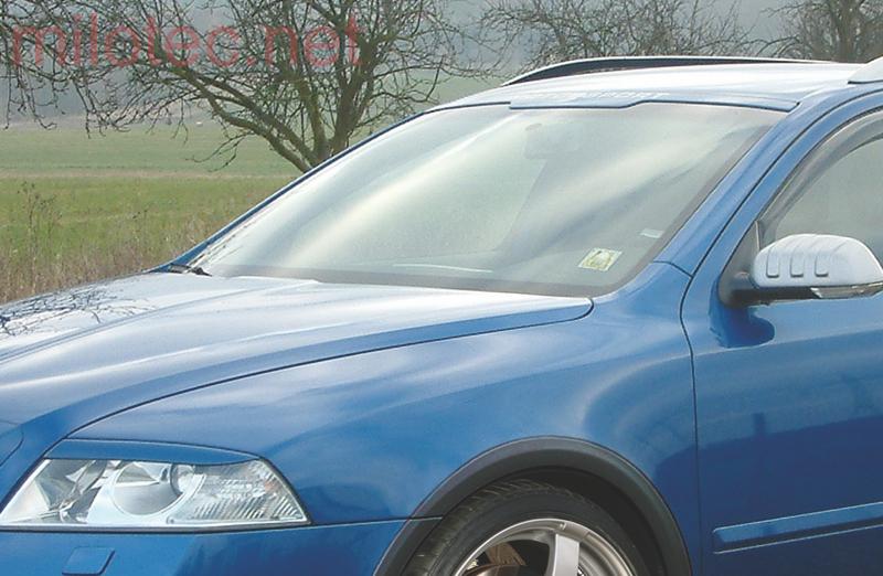 Clona předního okna, černý lesklý "klavírlak" - Škoda Octavia II. Facelift