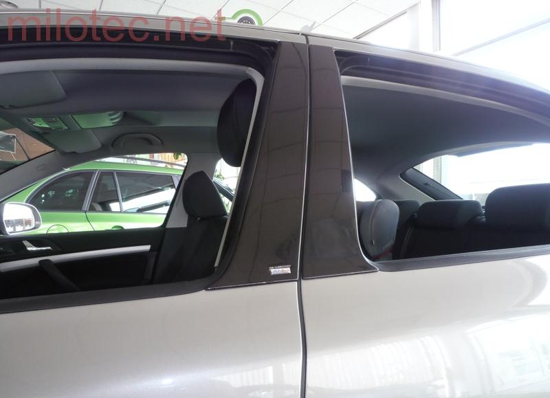 Kryty dveřních sloupků, černý lesklý "klavírlak" - Škoda Octavia II. Combi