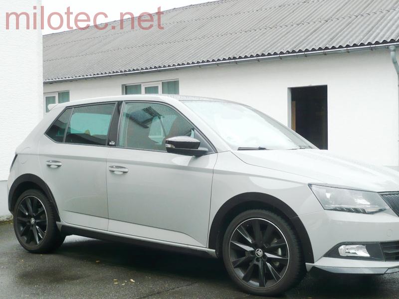 Lemy blatníků, černý lesklý "klavírlak" - Škoda Fabia III. Combi