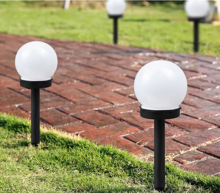 LED solární zahradní lampa k zapíchnutí do země koule 10cm bílá