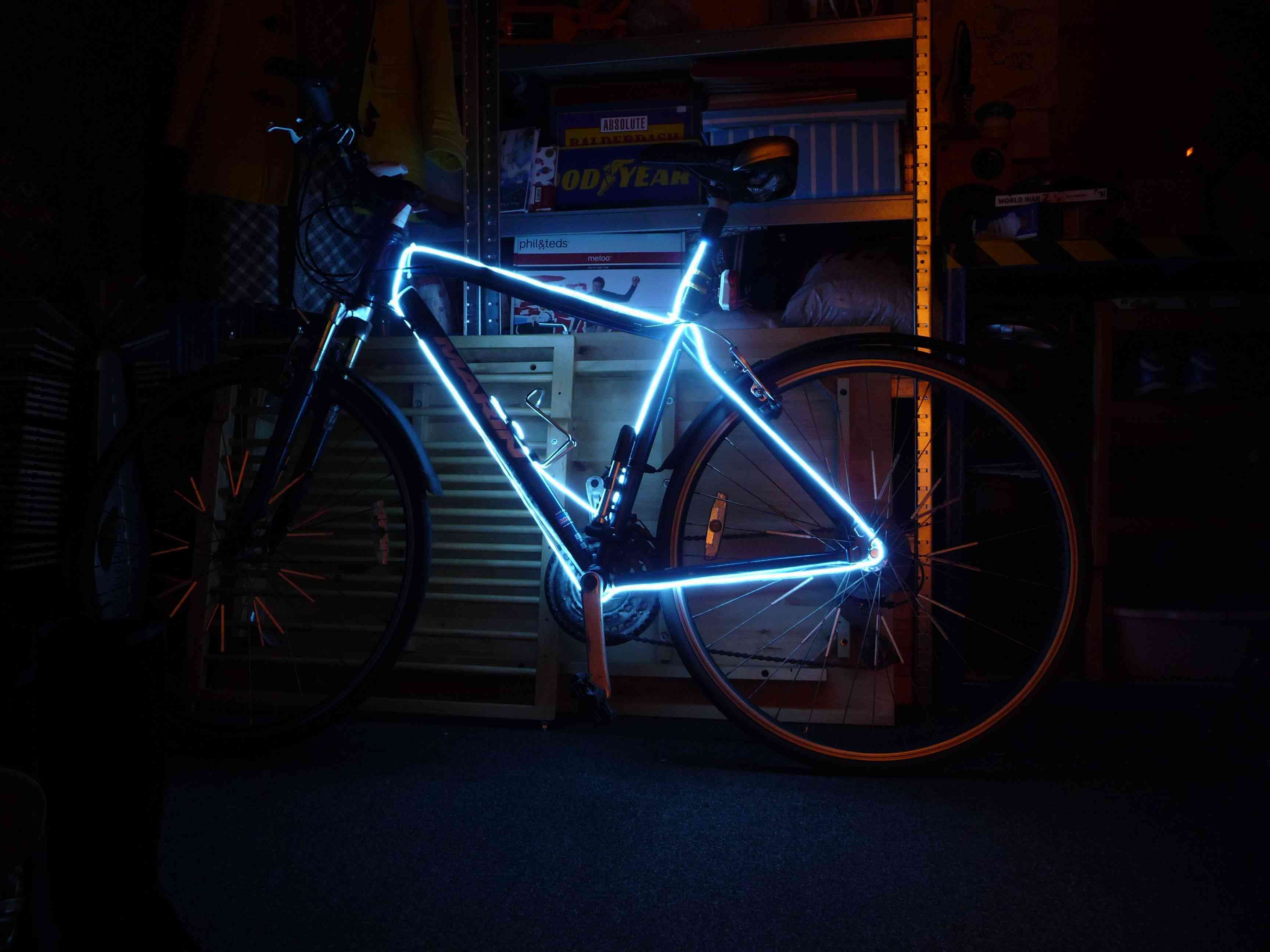Svítící elektrický drát - kabel, 2m, barva modrá-ice, 12V