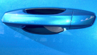 Kryty pod kliky, černý lesklý "klavírlak" - Škoda Scala