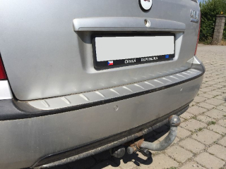 Práh pátých dveří s výstupky, stříbrný matný - Škoda Octavia I. Limousine