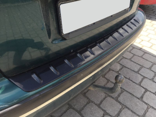 Práh pátých dveří s výstupky, černá metalíza - Škoda Octavia I. Combi