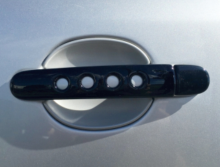Kryty klik děrované, černý lesklý "klavírlak" (4+4ks bez zámku) - Škoda Octavia I.
