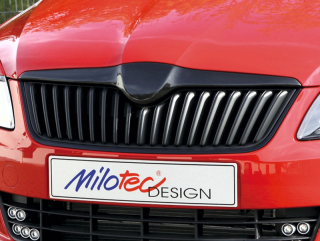 Horní lišta přední masky, černý lesklý "klavírlak" - Škoda Fabia II. Facelift
